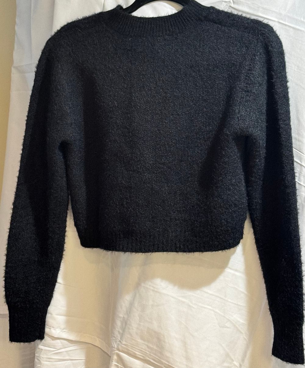 Willow & Wind Fuzzy Cropped Sweater Black M